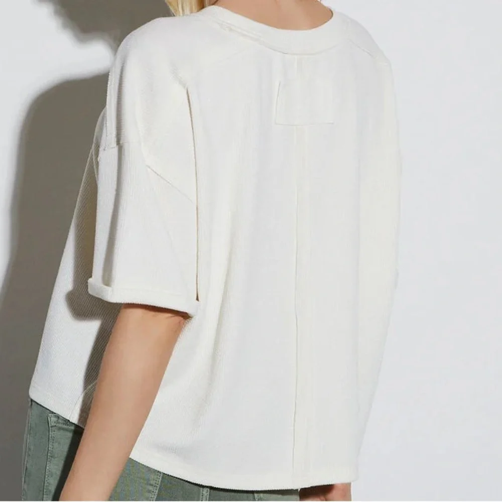 Relaxed Fit Ribbed Tee 🤍 - Picture 3 of 10